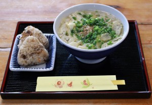 おにぎりと洋蘭麺